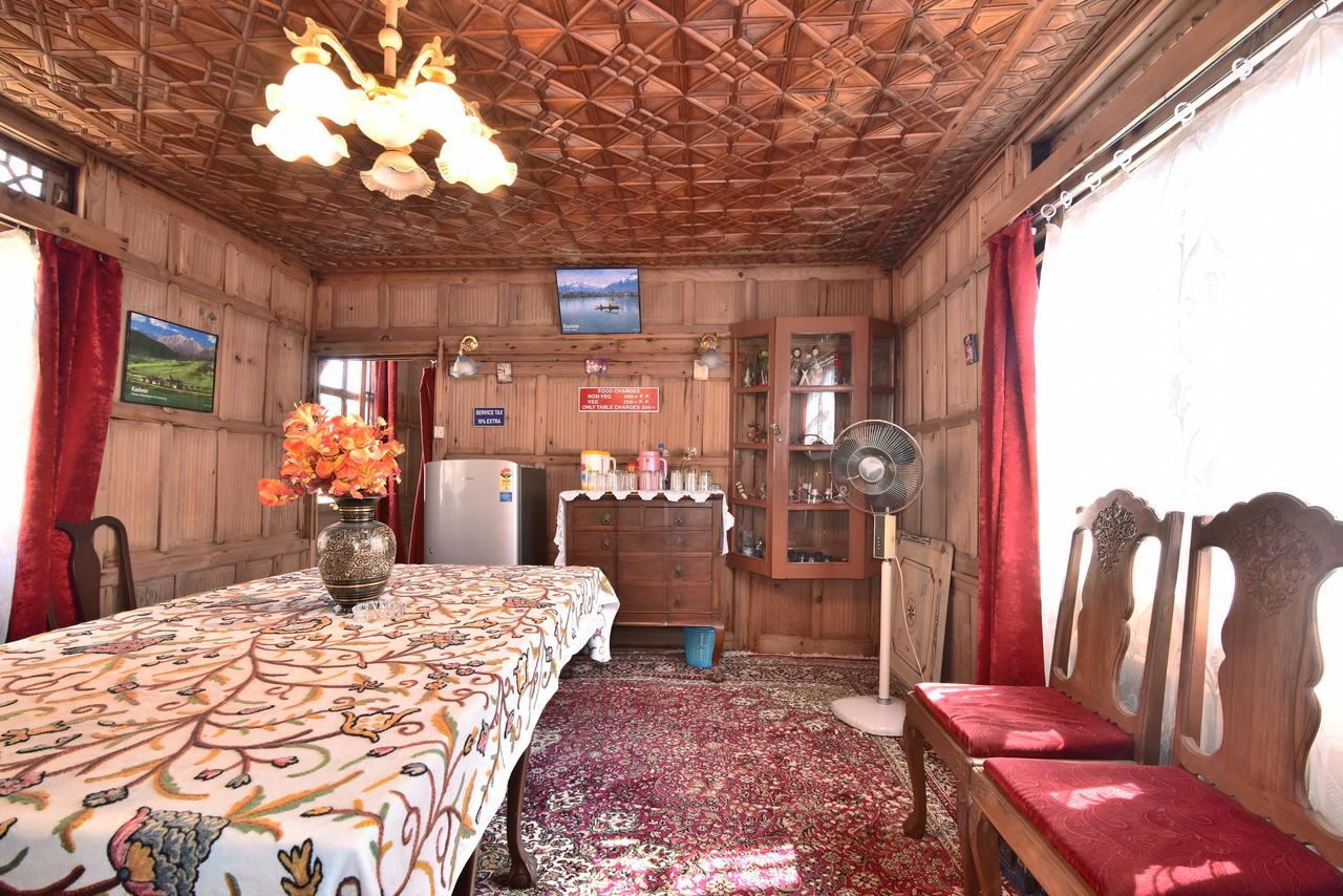 Golden Hopes Group Of Houseboats Hotel Srinagar  Exterior photo