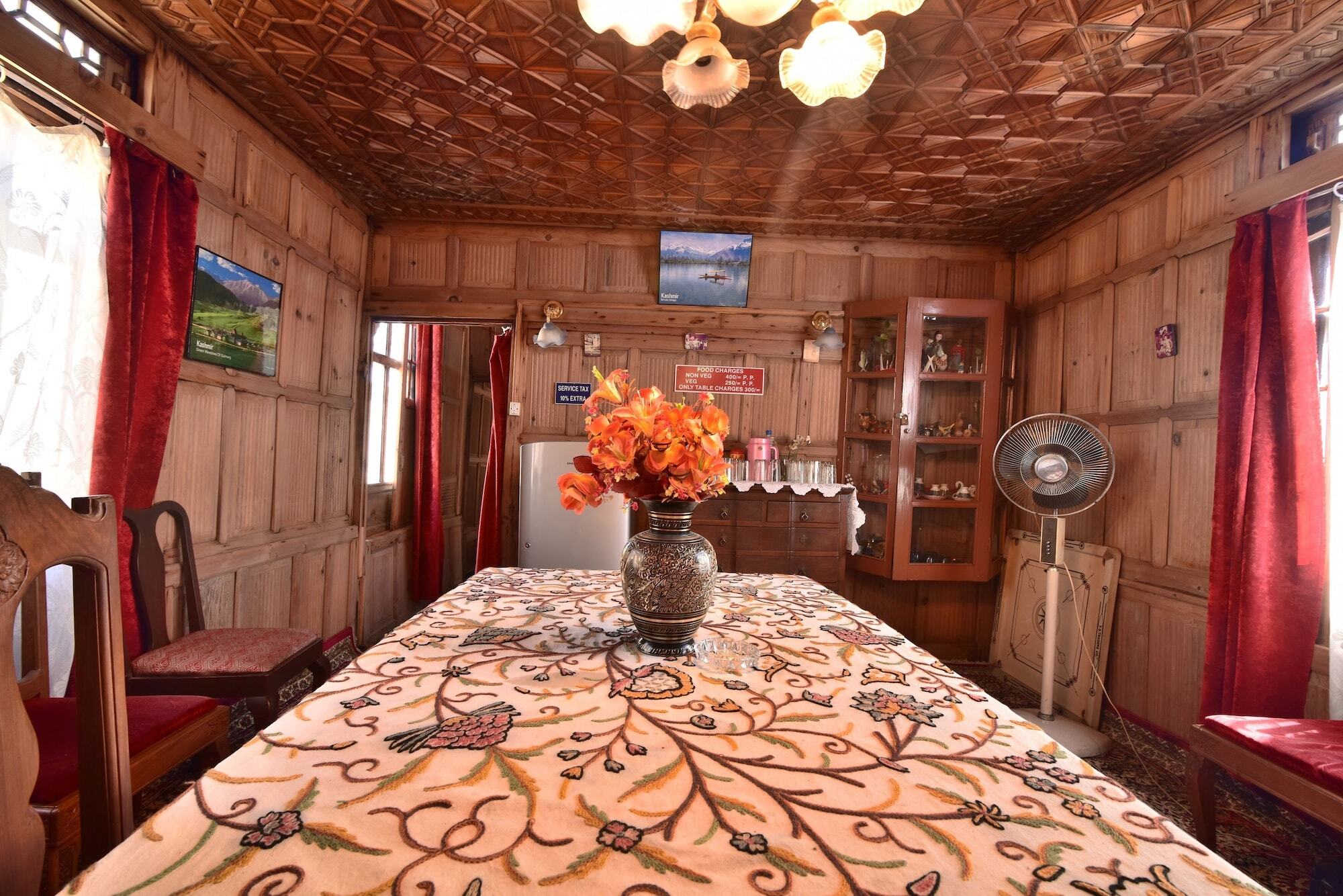 Golden Hopes Group Of Houseboats Hotel Srinagar  Exterior photo