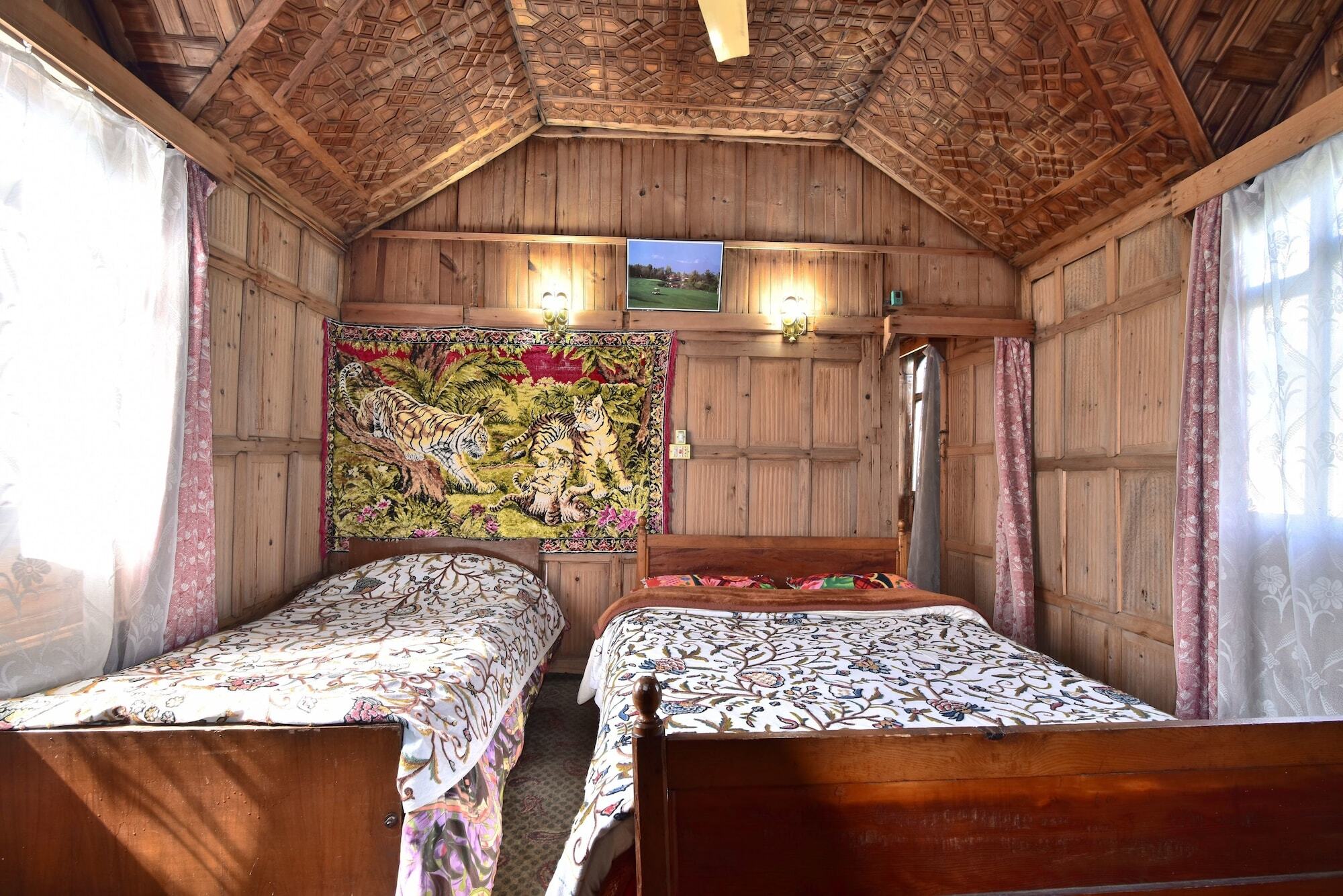 Golden Hopes Group Of Houseboats Hotel Srinagar  Exterior photo